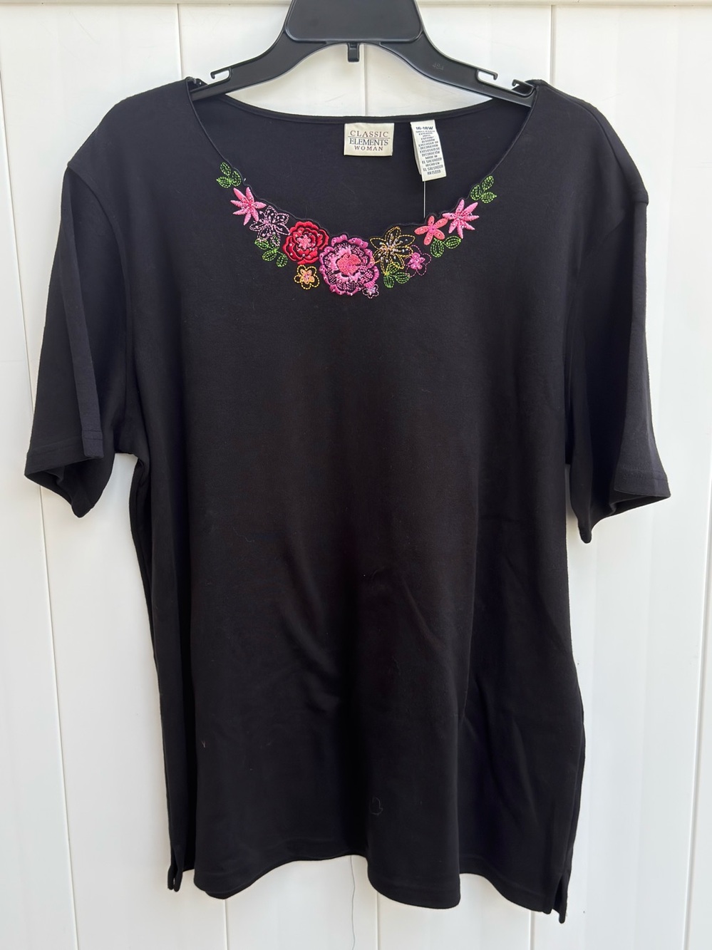 NWT Classic Elements Woman Black Floral Embroidered Scoop Neck Top 16-18W